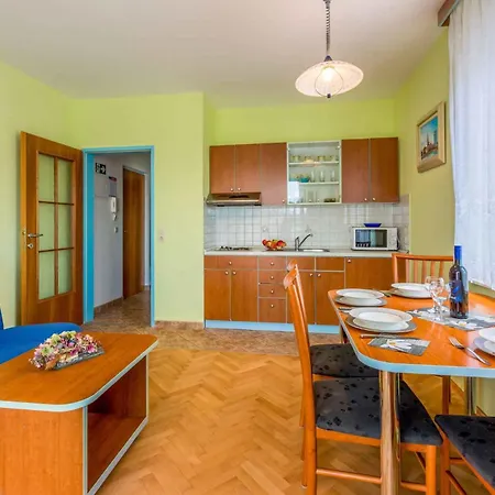 Apartment In 39196 Crikvenica